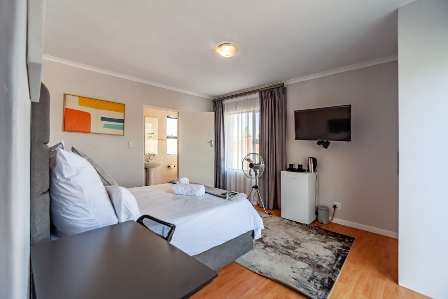 8 Bedroom Property for Sale in Milnerton Ridge Western Cape